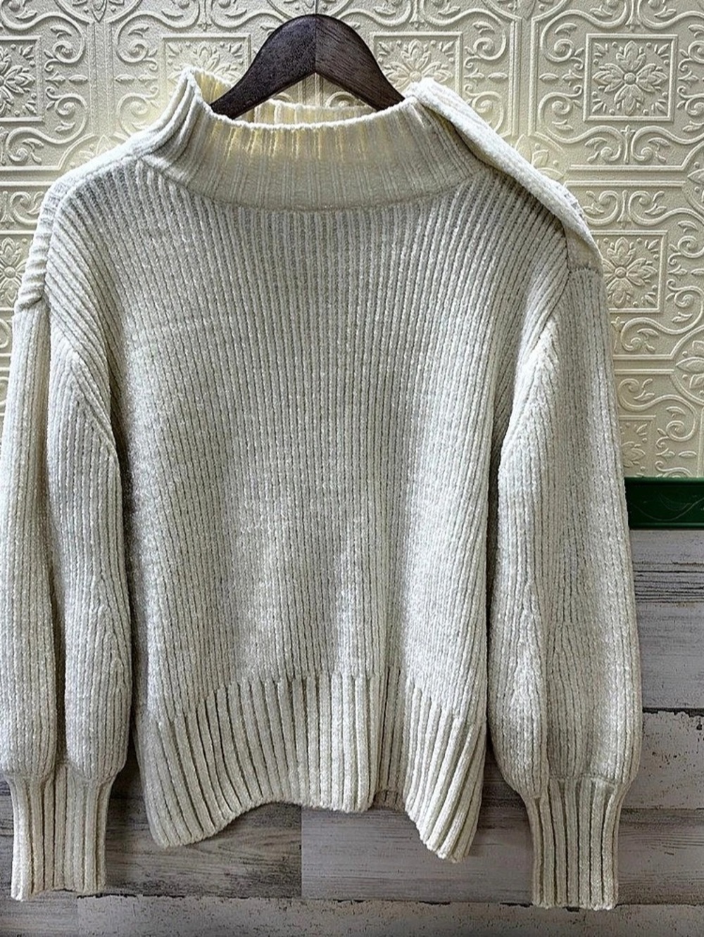 Cynthia Rowley Ribbed Cowl Neck Sweater in Creamy white Size Small Like New